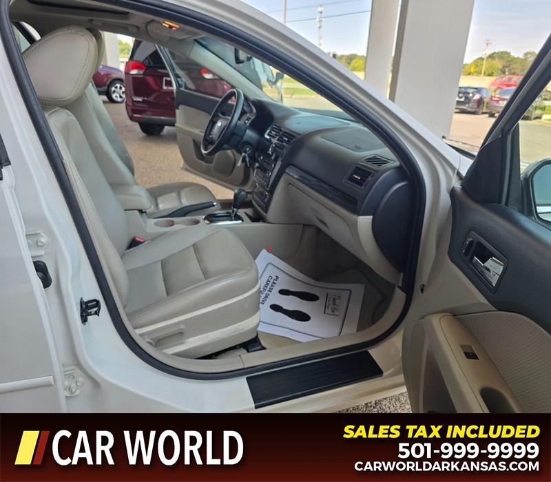 Ford Fusion Vehicle Full-screen Gallery Image 11