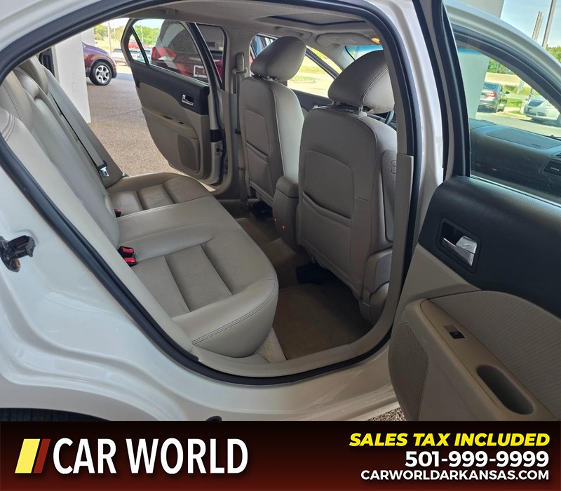 Ford Fusion Vehicle Full-screen Gallery Image 12
