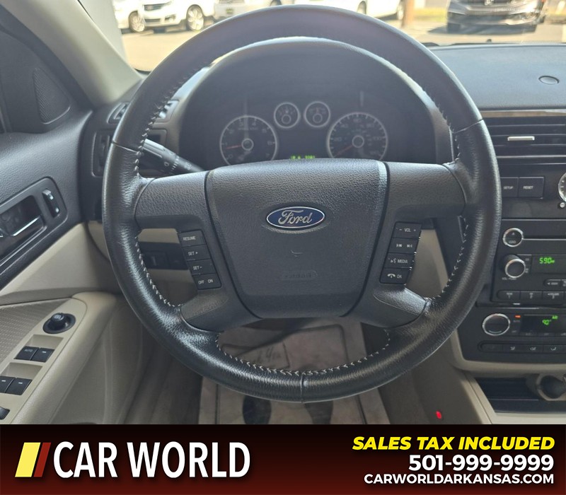Ford Fusion Vehicle Full-screen Gallery Image 15