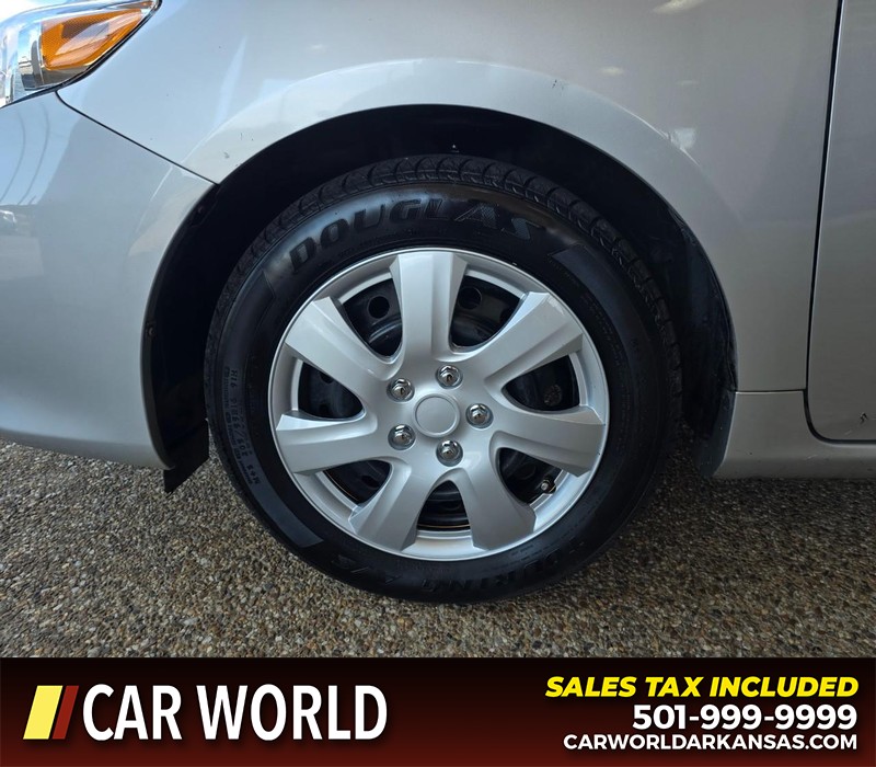 Toyota Corolla Vehicle Full-screen Gallery Image 6