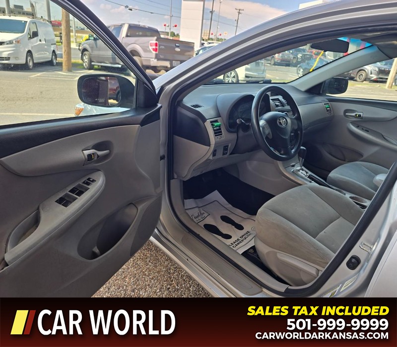 Toyota Corolla Vehicle Full-screen Gallery Image 7