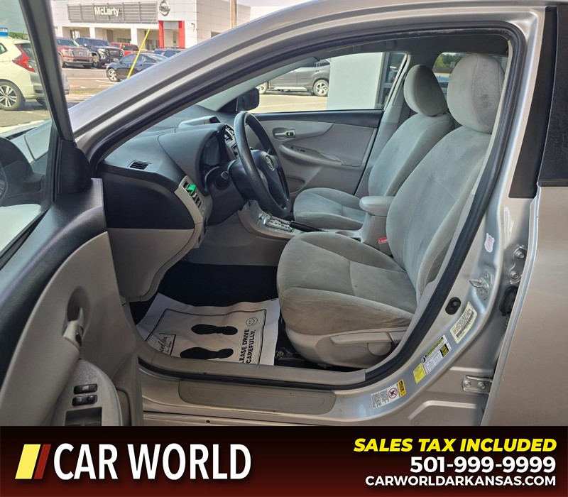 Toyota Corolla Vehicle Full-screen Gallery Image 8