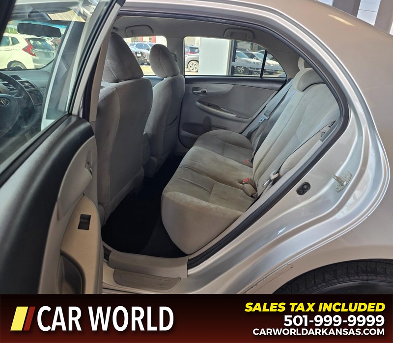 Toyota Corolla Vehicle Full-screen Gallery Image 10