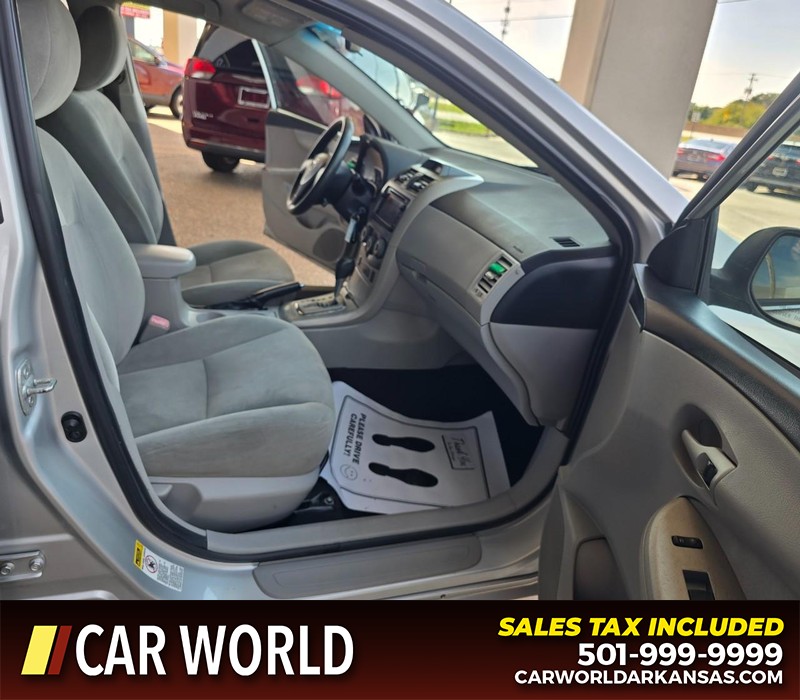 Toyota Corolla Vehicle Full-screen Gallery Image 11