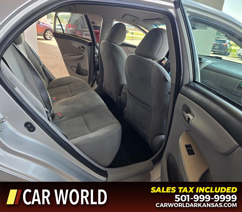 Toyota Corolla Vehicle Full-screen Gallery Image 12