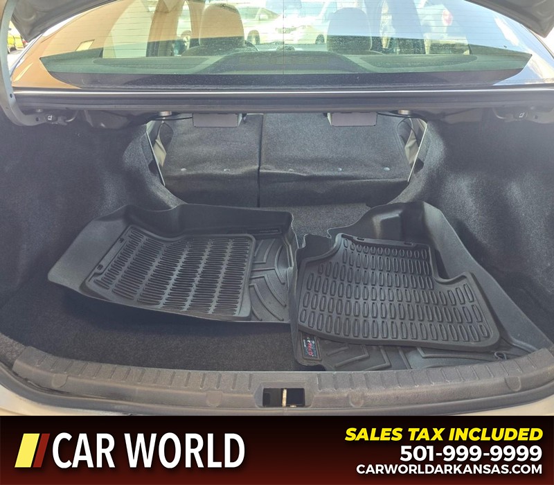 Toyota Corolla Vehicle Full-screen Gallery Image 14