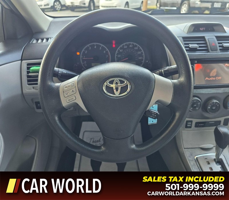 Toyota Corolla Vehicle Full-screen Gallery Image 15