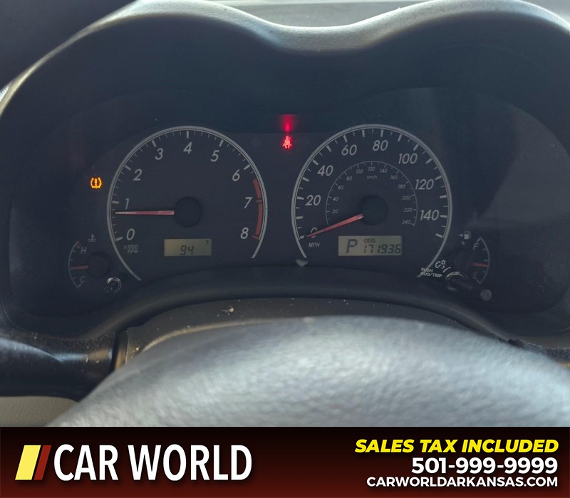 Toyota Corolla Vehicle Full-screen Gallery Image 17