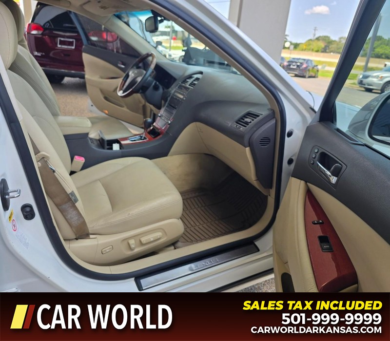 Lexus ES 350 Vehicle Full-screen Gallery Image 11