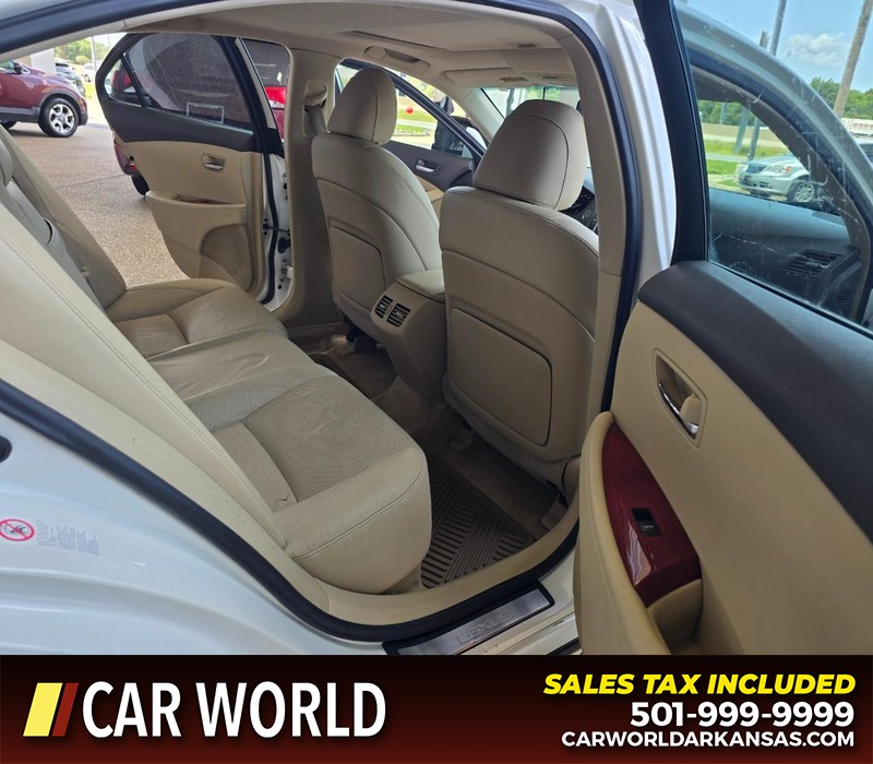 Lexus ES 350 Vehicle Full-screen Gallery Image 12