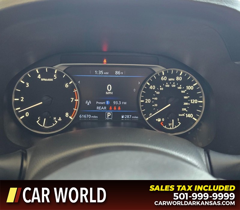Nissan Altima Vehicle Full-screen Gallery Image 17