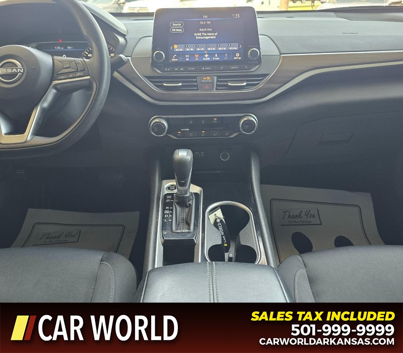 Nissan Altima Vehicle Full-screen Gallery Image 18