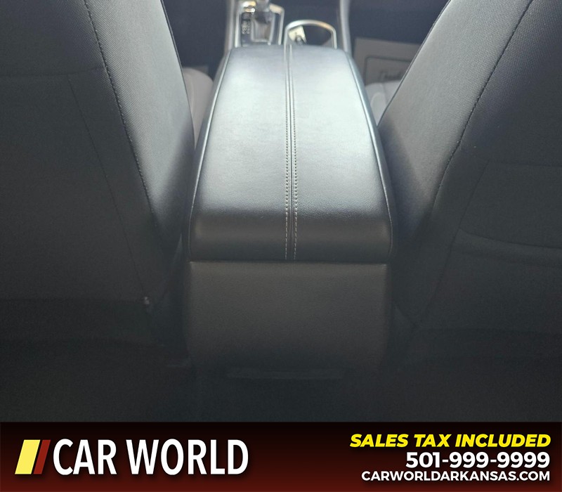 Nissan Altima Vehicle Full-screen Gallery Image 19