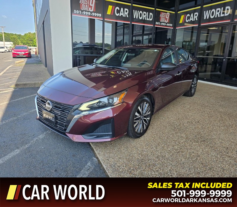 Nissan Altima Vehicle Full-screen Gallery Image 3