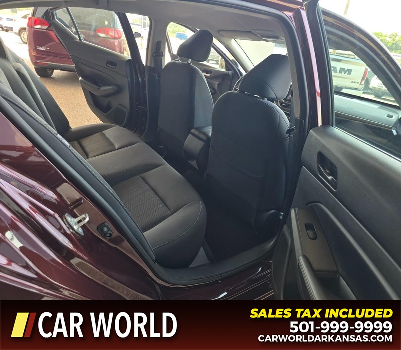 Nissan Altima Vehicle Full-screen Gallery Image 12