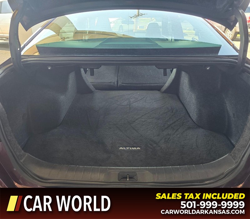 Nissan Altima Vehicle Full-screen Gallery Image 14