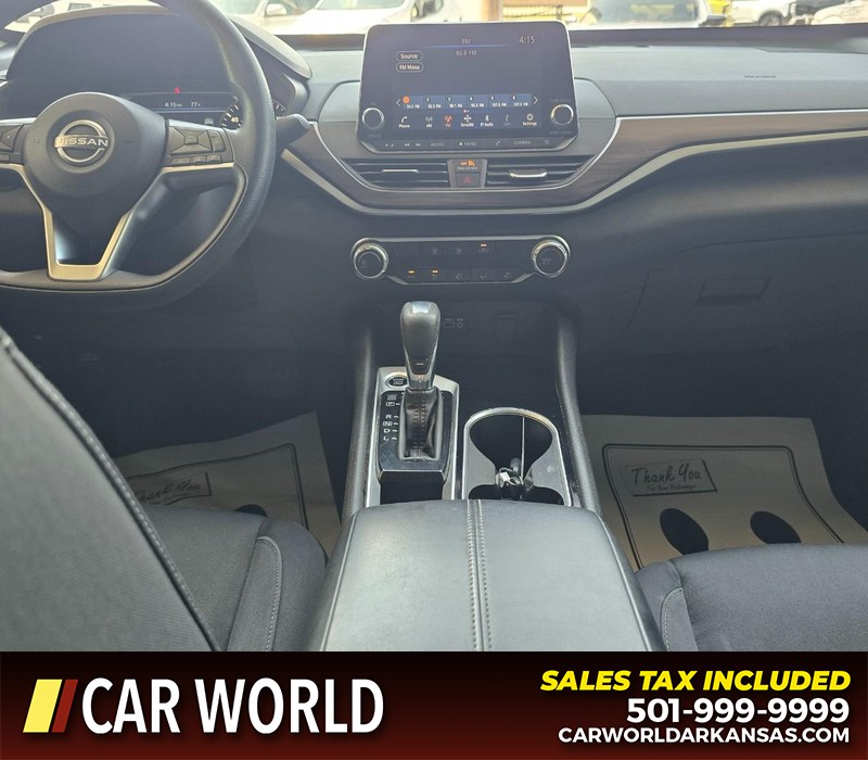 Nissan Altima Vehicle Full-screen Gallery Image 18