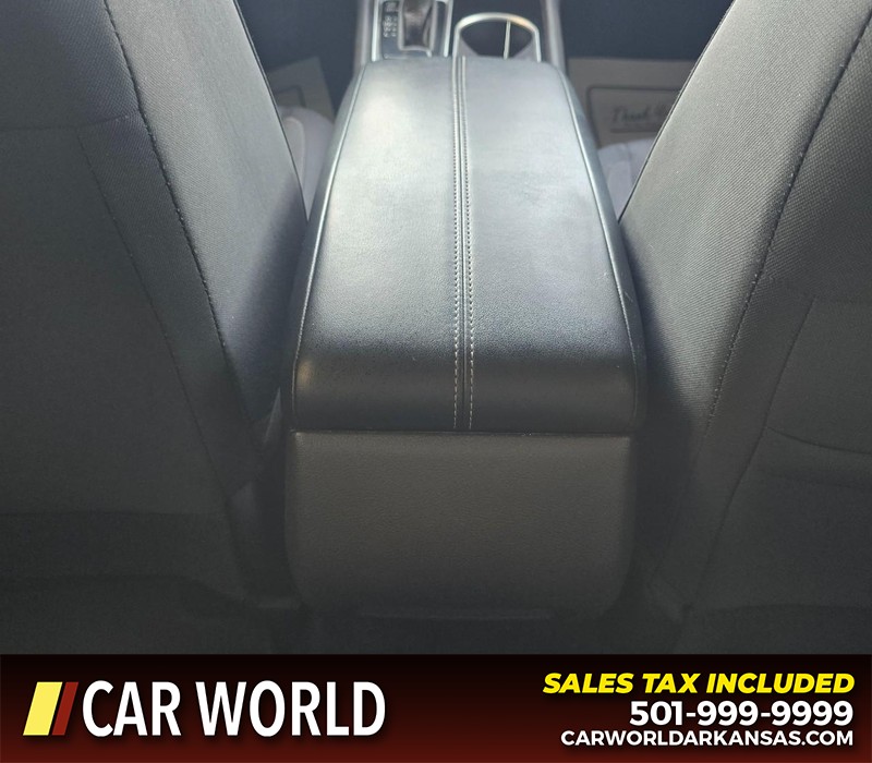 Nissan Altima Vehicle Full-screen Gallery Image 19