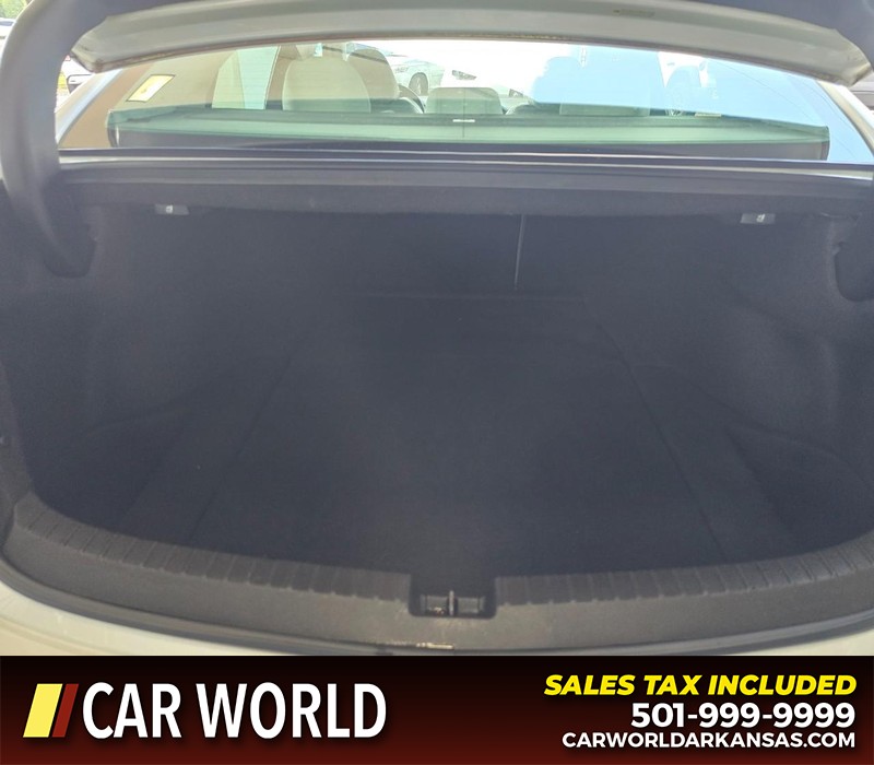 Acura TLX Vehicle Full-screen Gallery Image 13