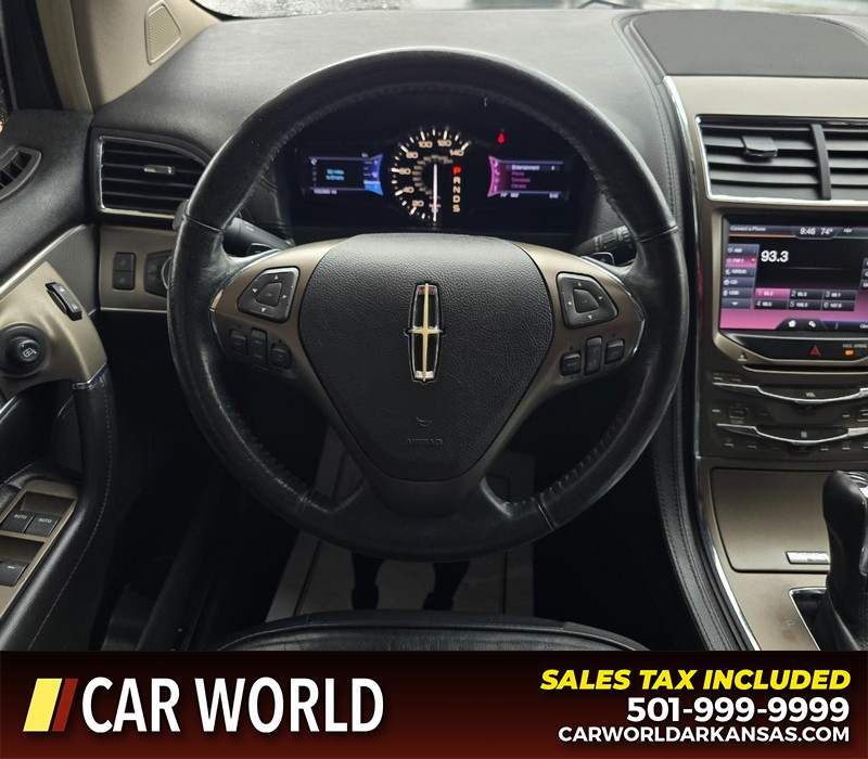 Lincoln MKX Vehicle Full-screen Gallery Image 16