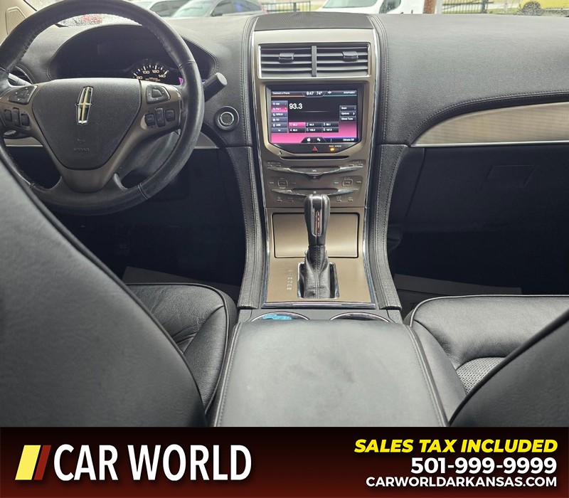 Lincoln MKX Vehicle Full-screen Gallery Image 19