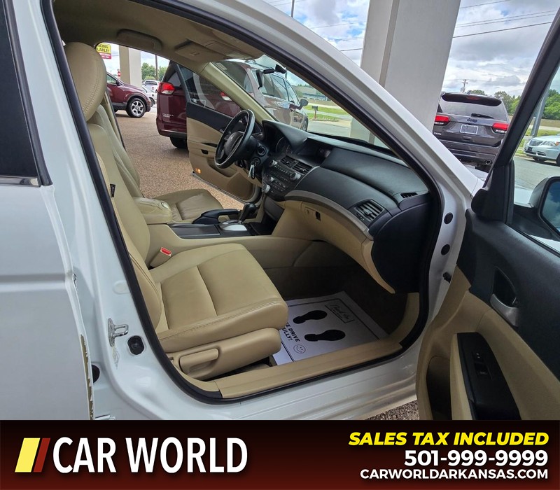 Honda Accord Sedan Vehicle Full-screen Gallery Image 11
