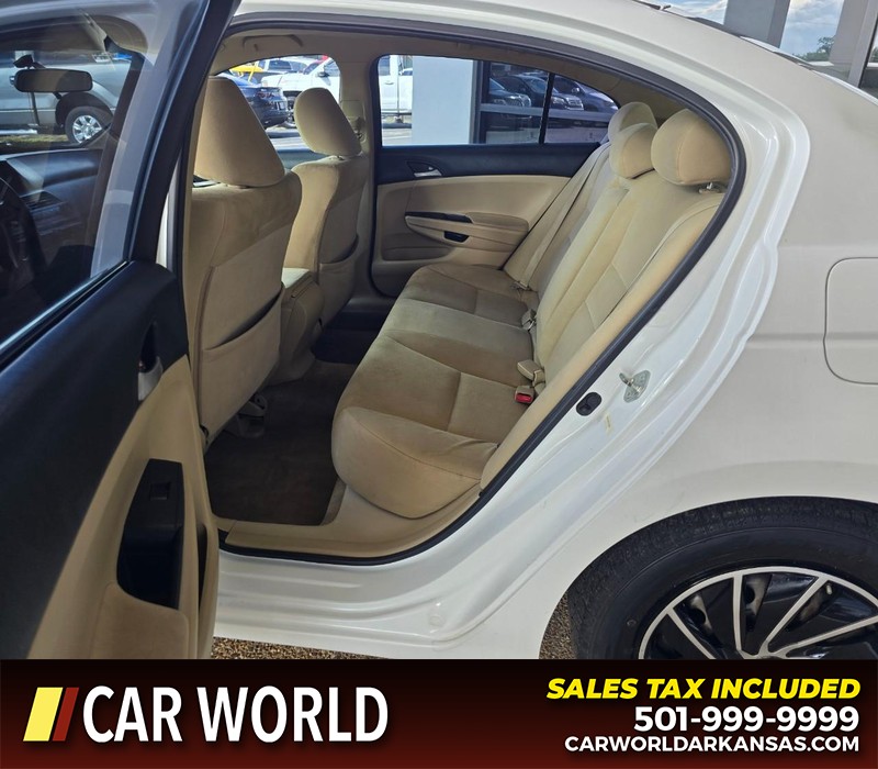 Honda Accord Sedan Vehicle Full-screen Gallery Image 10