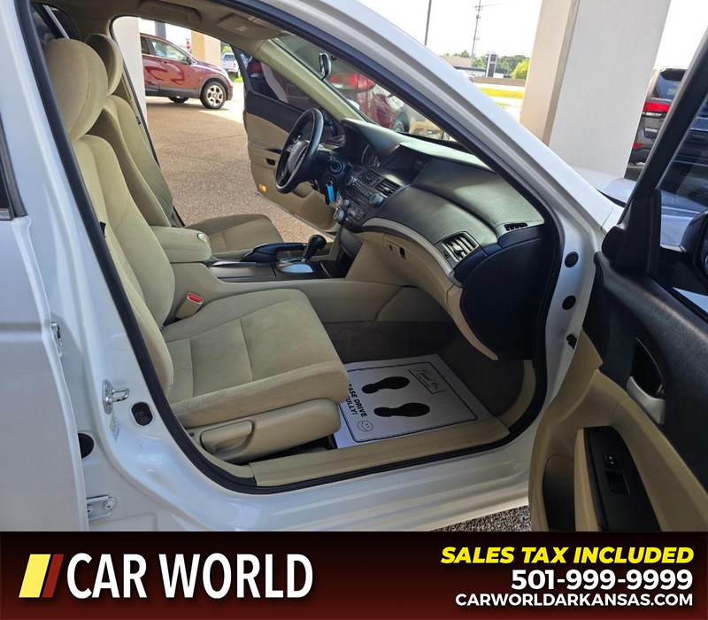 Honda Accord Sedan Vehicle Full-screen Gallery Image 11