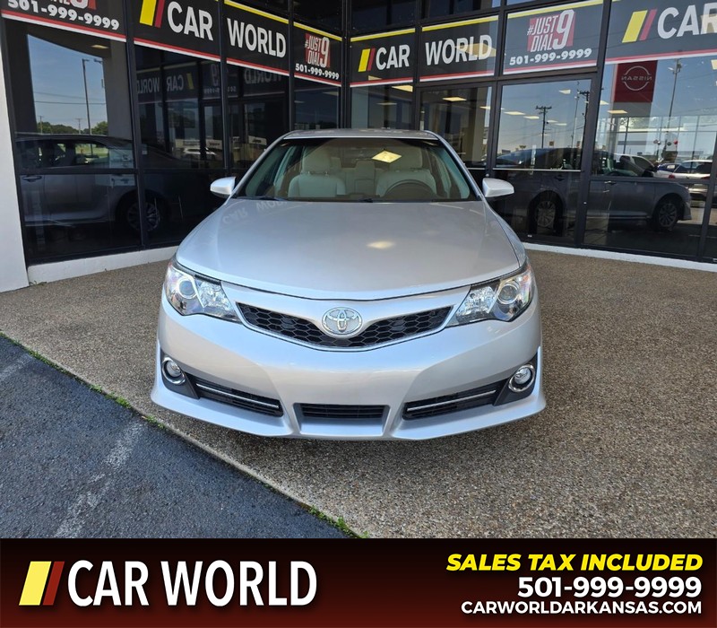 Toyota Camry Vehicle Full-screen Gallery Image 2