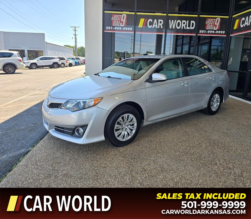 Toyota Camry Vehicle Full-screen Gallery Image 3