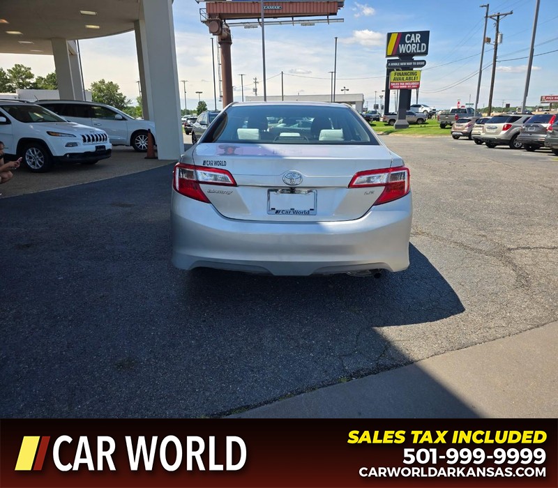Toyota Camry Vehicle Full-screen Gallery Image 5