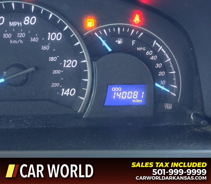 Toyota Camry Vehicle Full-screen Gallery Image 16