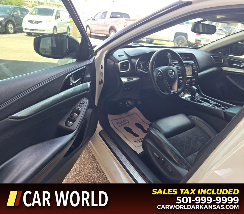 Nissan Maxima Vehicle Full-screen Gallery Image 7