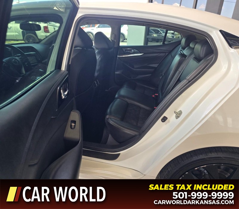 Nissan Maxima Vehicle Full-screen Gallery Image 10