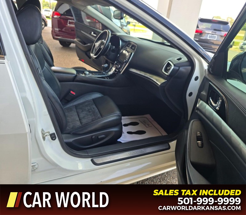 Nissan Maxima Vehicle Full-screen Gallery Image 11
