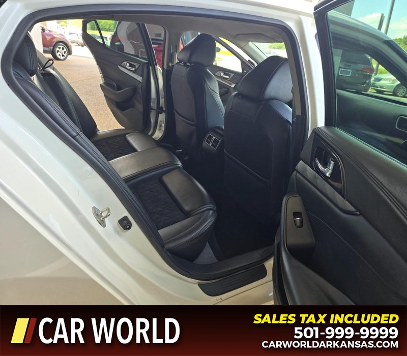 Nissan Maxima Vehicle Full-screen Gallery Image 12