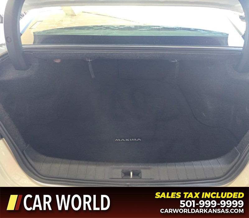 Nissan Maxima Vehicle Full-screen Gallery Image 13