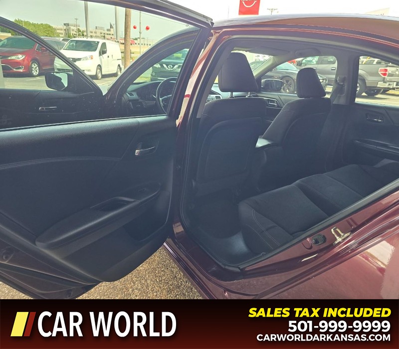 Honda Accord Sedan Vehicle Full-screen Gallery Image 9