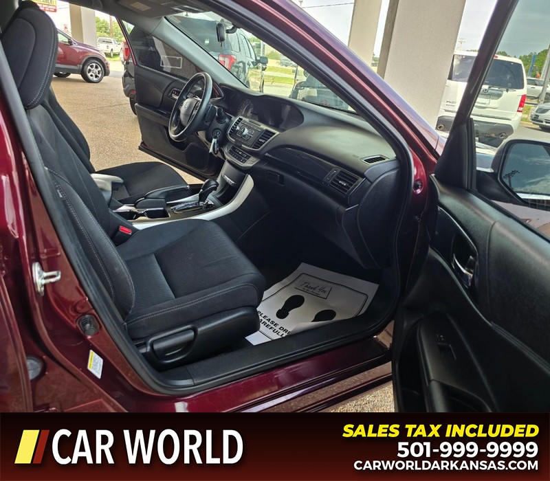 Honda Accord Sedan Vehicle Full-screen Gallery Image 11