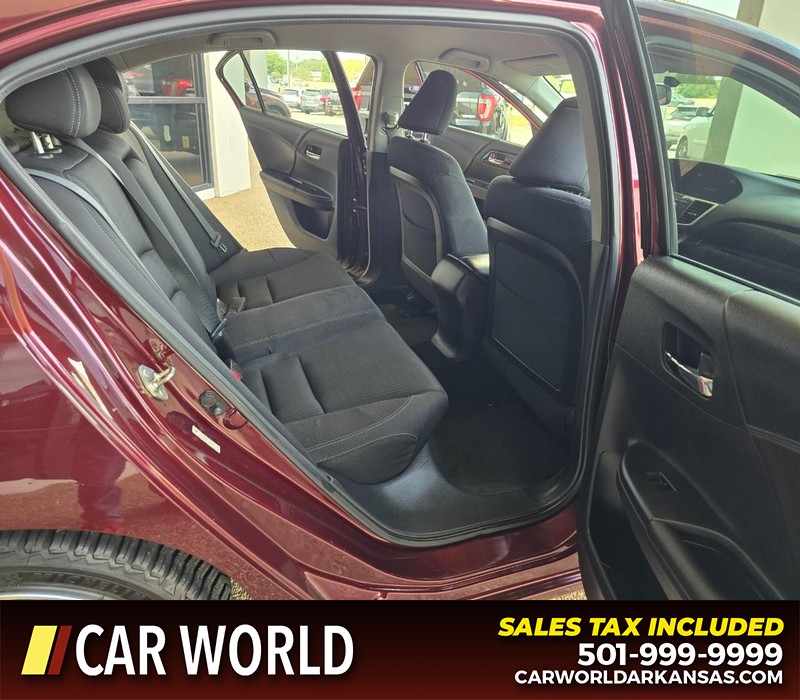 Honda Accord Sedan Vehicle Full-screen Gallery Image 12