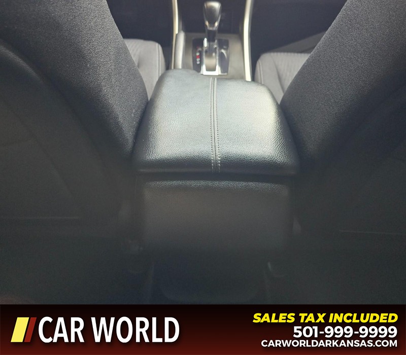Honda Accord Sedan Vehicle Full-screen Gallery Image 18