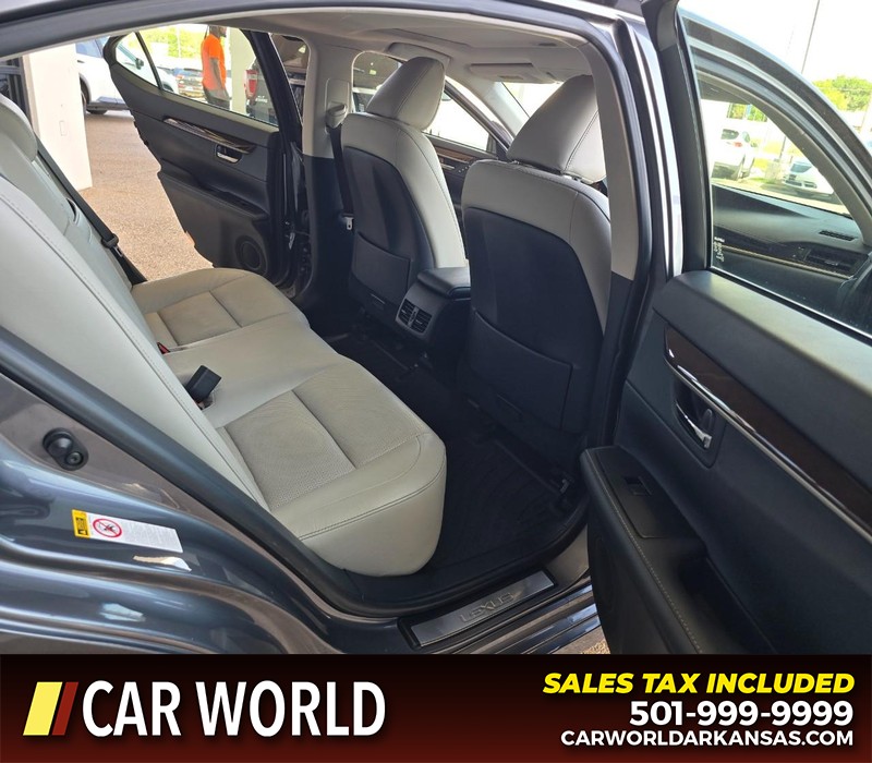 Lexus ES 350 Vehicle Full-screen Gallery Image 12