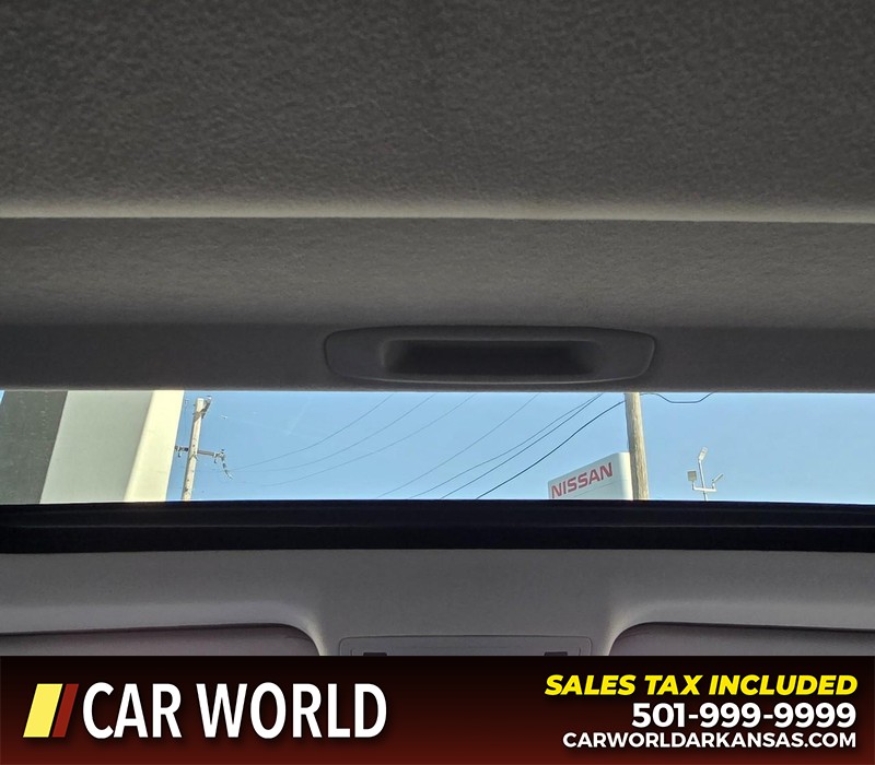 Lexus ES 350 Vehicle Full-screen Gallery Image 18