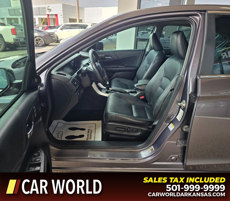 Honda Accord Sedan Vehicle Full-screen Gallery Image 8