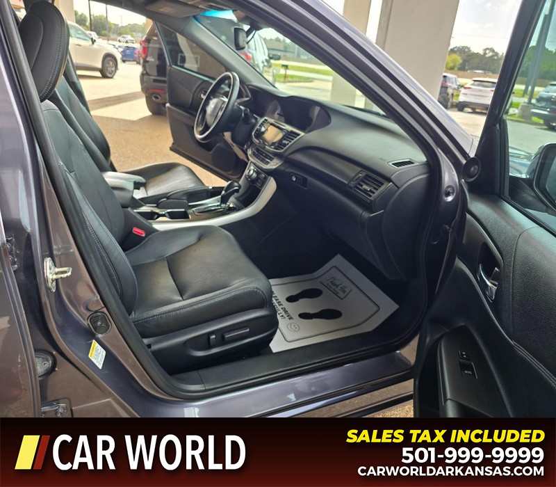 Honda Accord Sedan Vehicle Full-screen Gallery Image 11