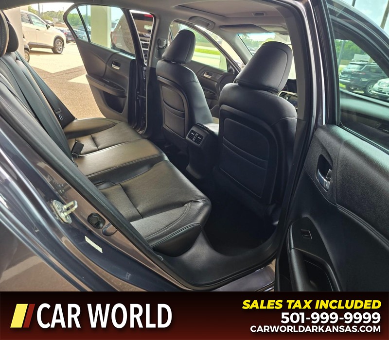 Honda Accord Sedan Vehicle Full-screen Gallery Image 12