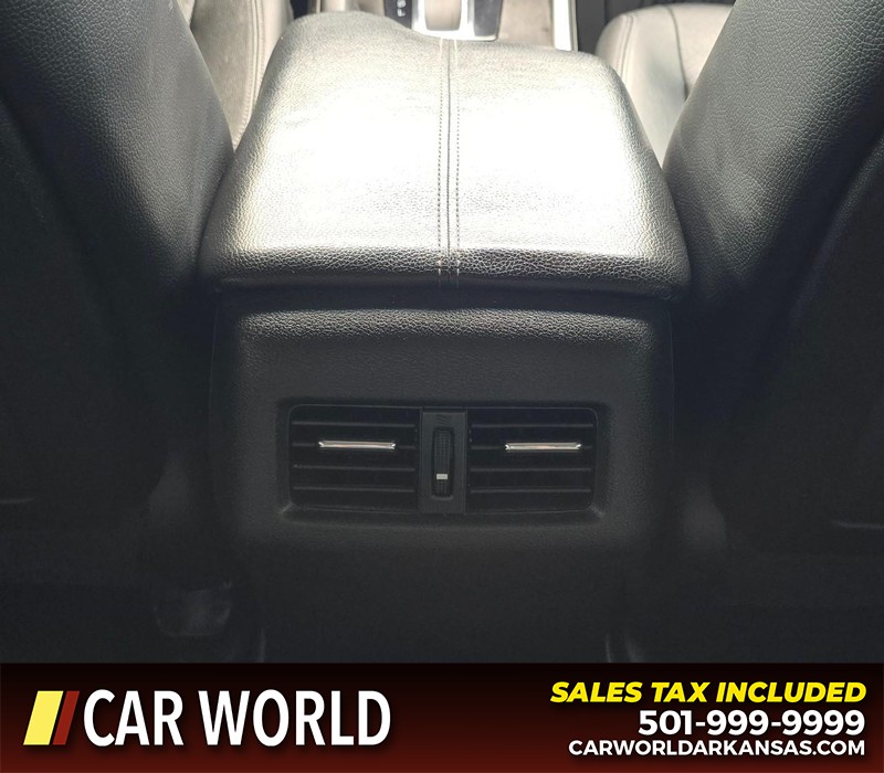 Honda Accord Sedan Vehicle Full-screen Gallery Image 19