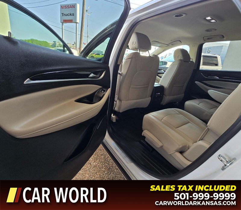 Buick Enclave Vehicle Full-screen Gallery Image 9