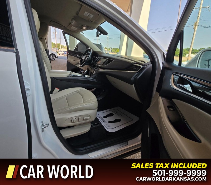 Buick Enclave Vehicle Full-screen Gallery Image 12