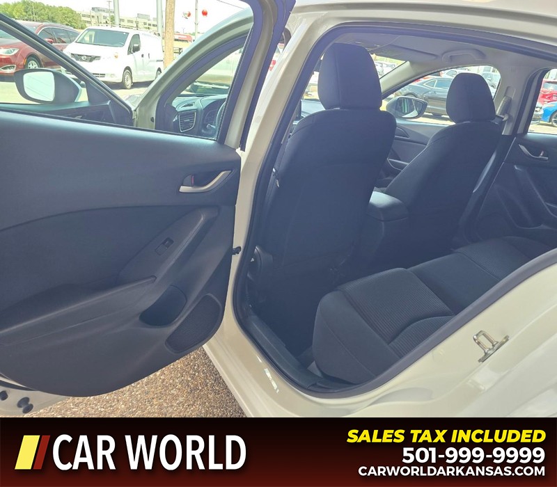 Mazda Mazda3 Hatchback Vehicle Full-screen Gallery Image 9